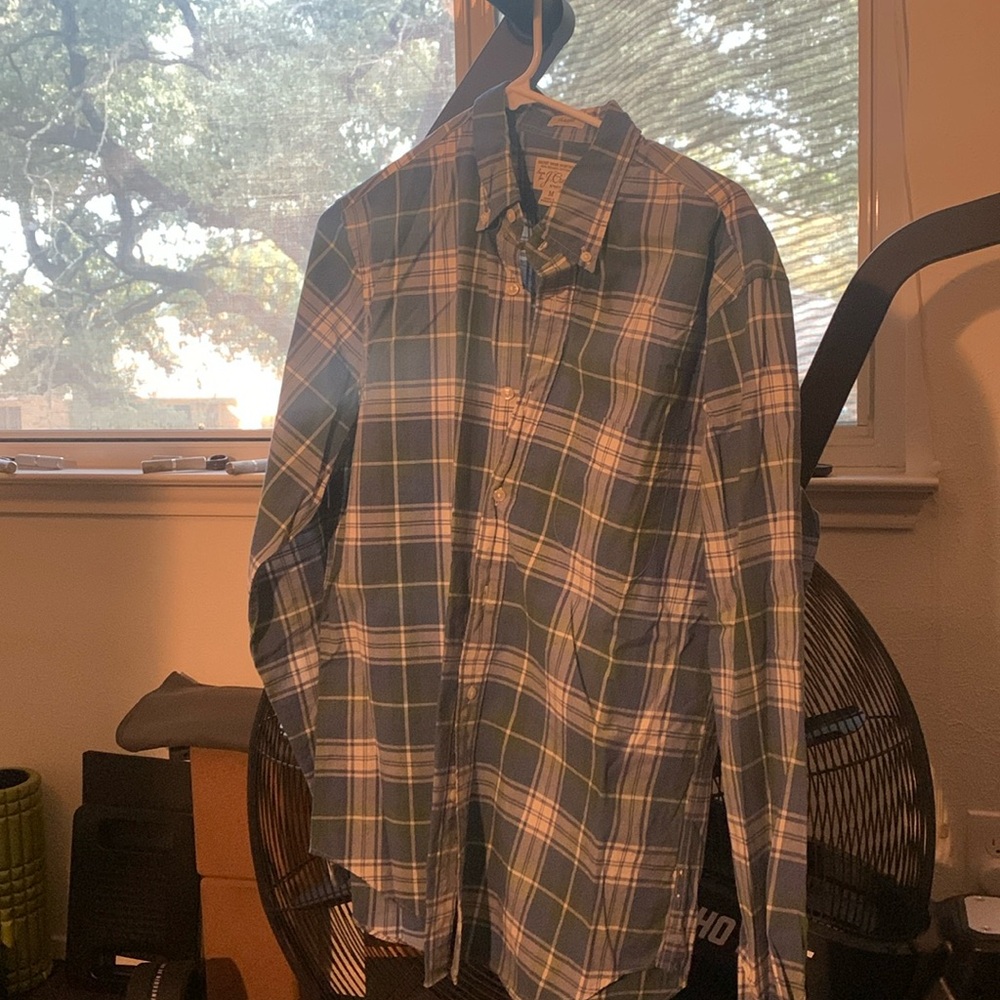 J Crew Men’s Medium Secret Wash long sleeve button down shirt. Blue+green plaid